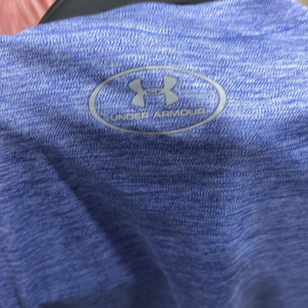 Under Armour loose fit blue short sleeve shirt, size YMD - Picture 3 of 5